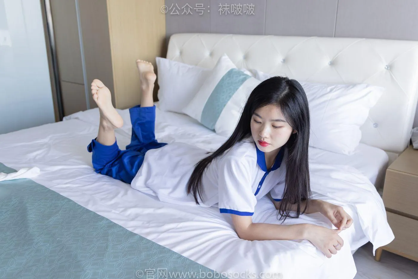 [BoBoSocks袜啵啵]NO.039 小奶熊-校服、vans帆布鞋、短白棉袜、裸足 [154P]插图4